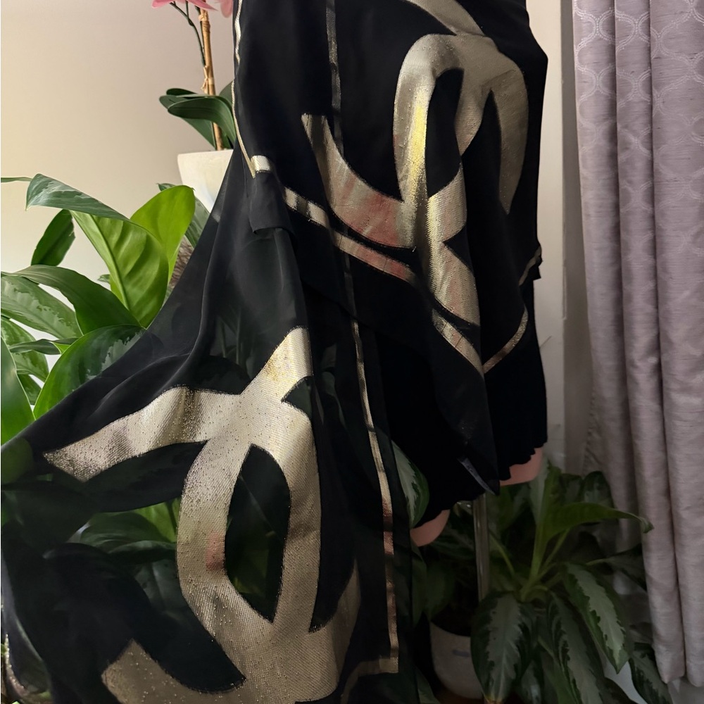 Chanel Luxurious Black and Gold Scarf. - Picture 4 of 13